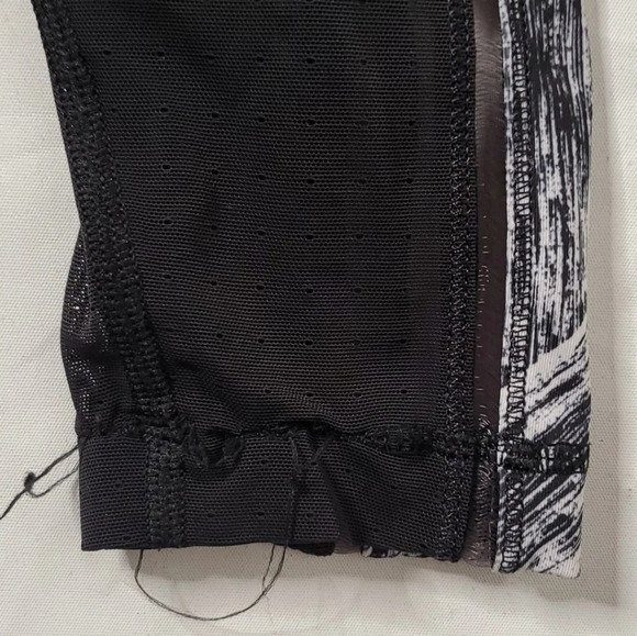 Lululemon Mesh Printed High Rise Full Legging Sz 6 - Picture 8 of 8
